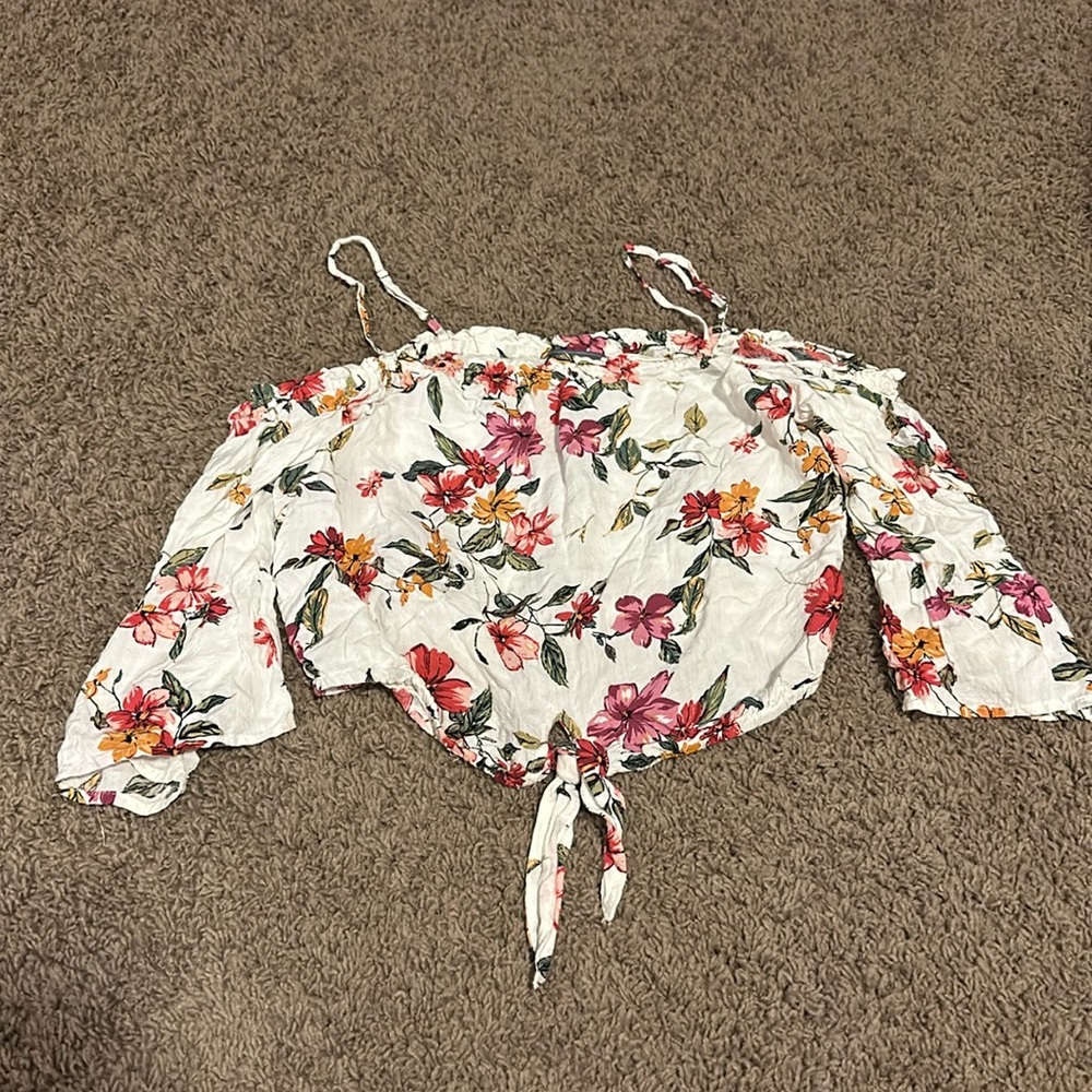1/4 flutter sleeve tie top size M